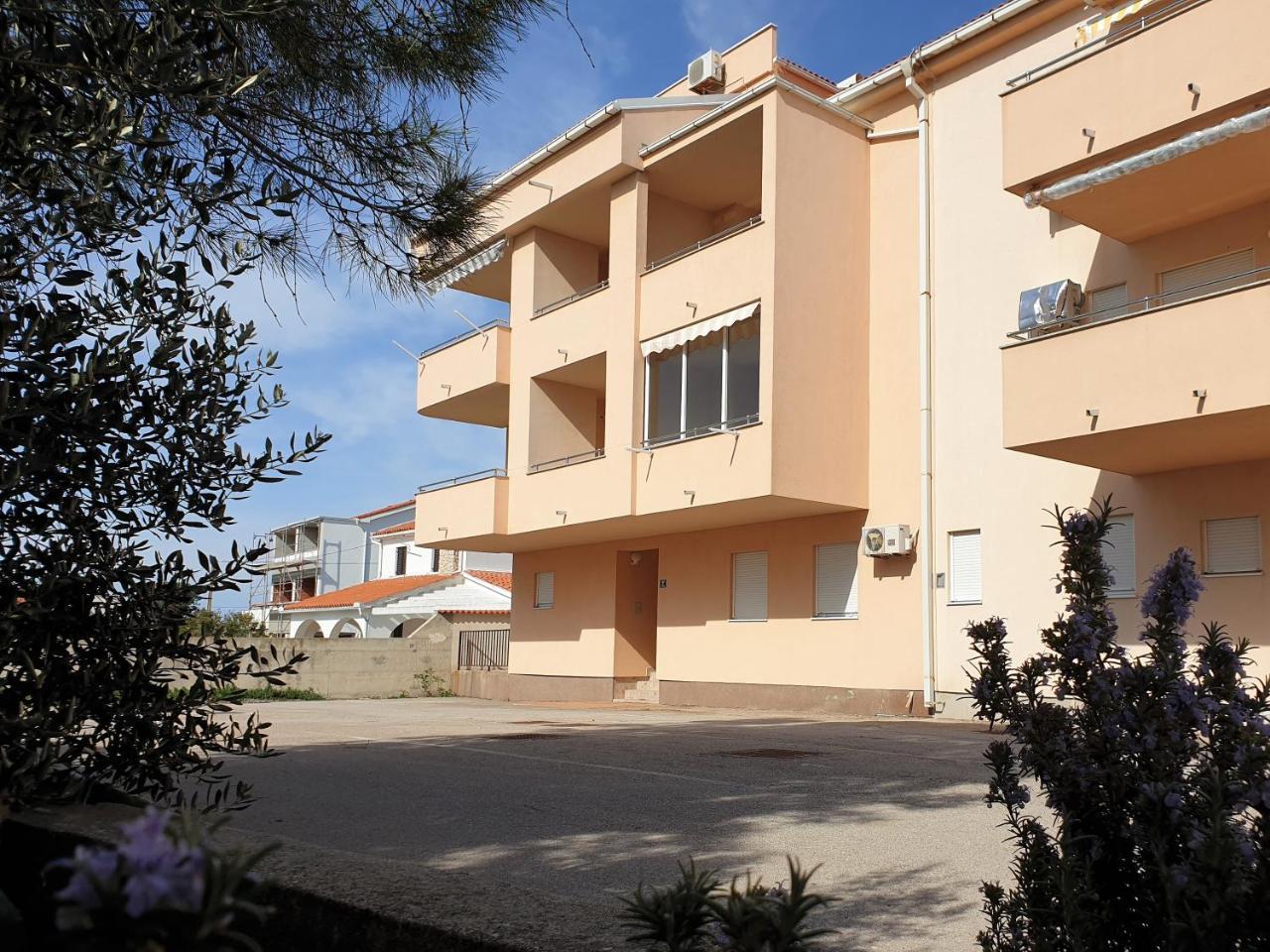 Apartment Valamar Novalja Eksteriør bilde